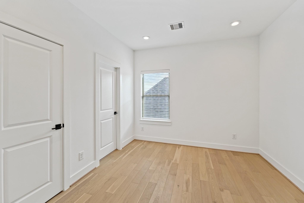 1108 Brooks Street - Photo 16