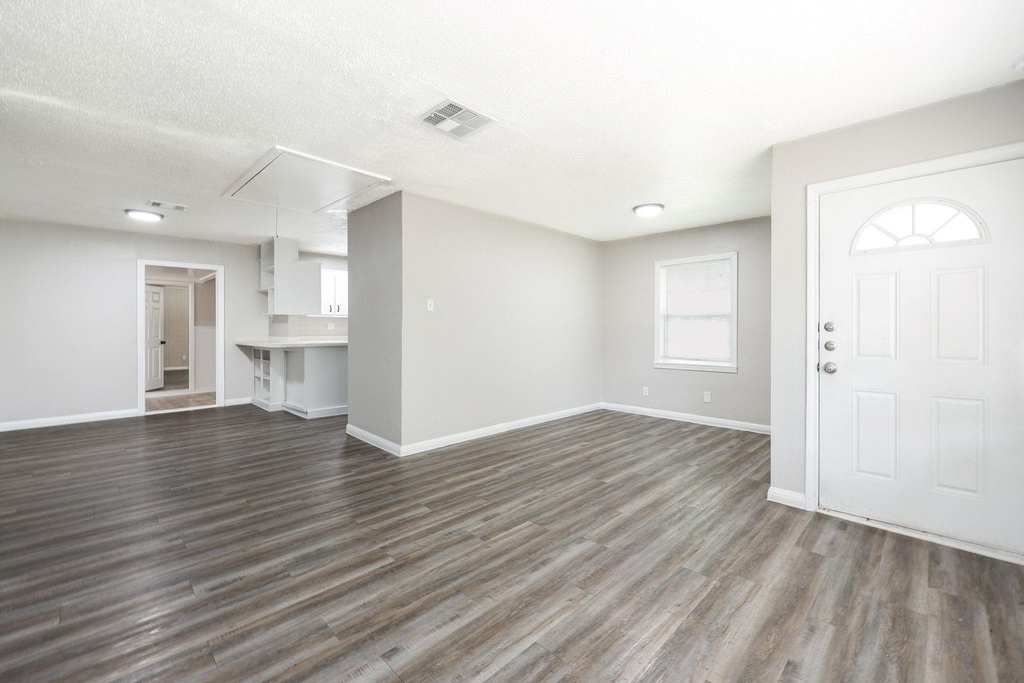 6002 Doulton Drive - Photo 3