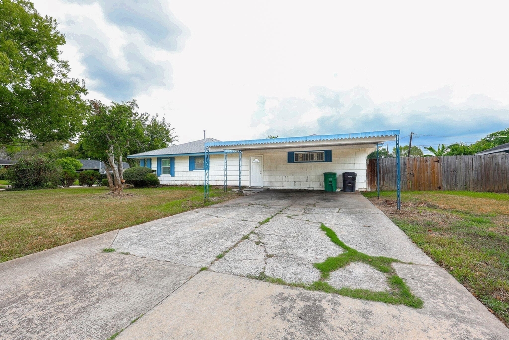 6002 Doulton Drive - Photo 2