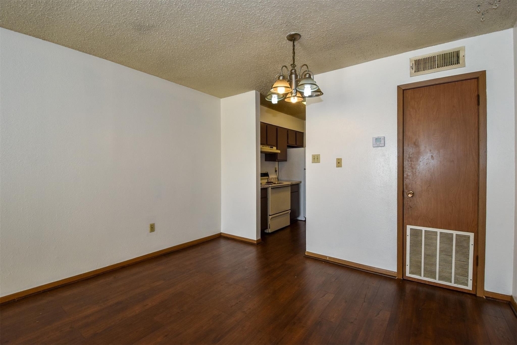 5252 Twin City Highway - Photo 5