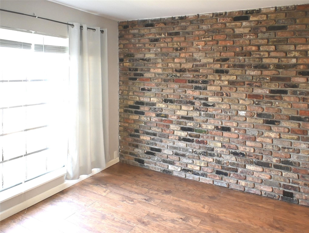 2101 Fountain View Drive - Photo 3