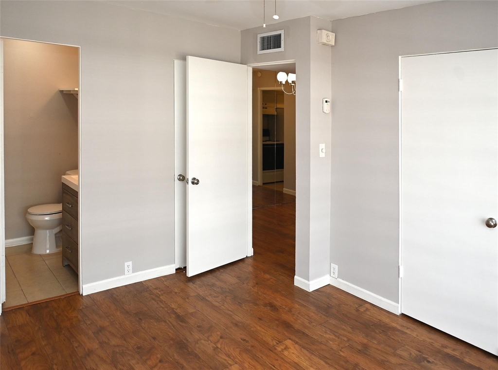 2101 Fountain View Drive - Photo 10