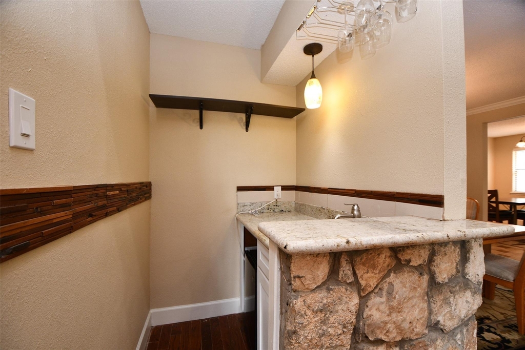 306 Priscilla Court - Photo 13