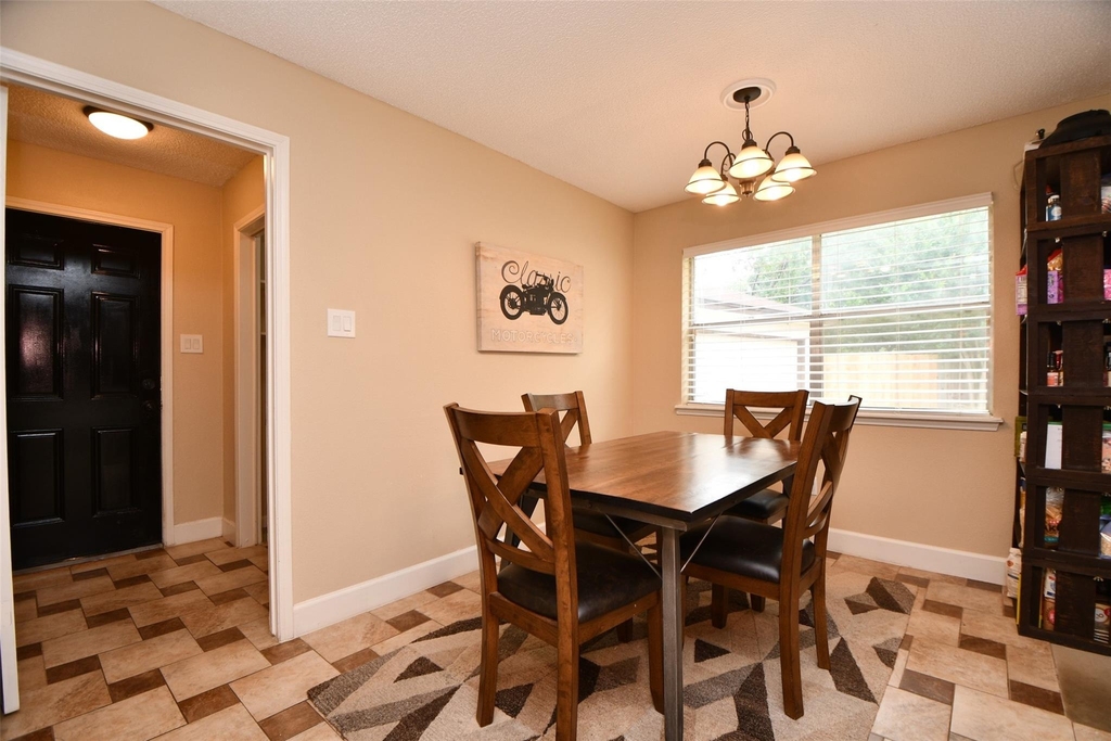 306 Priscilla Court - Photo 16