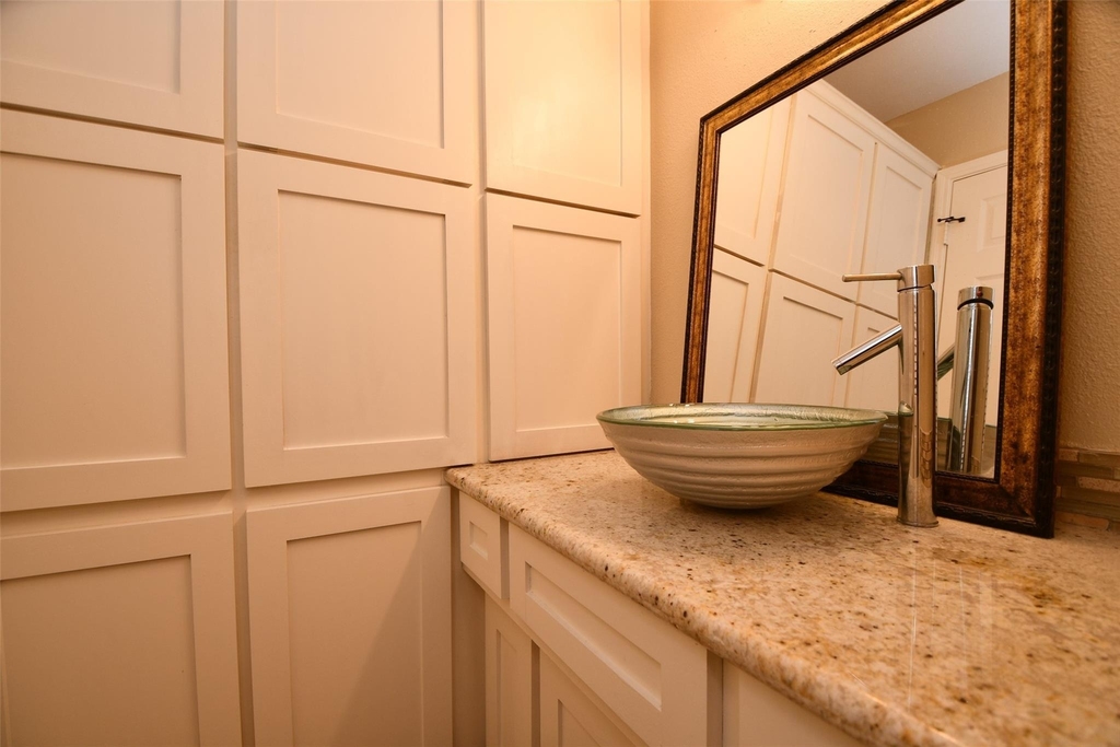306 Priscilla Court - Photo 7