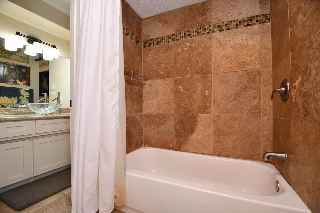 306 Priscilla Court - Photo 3