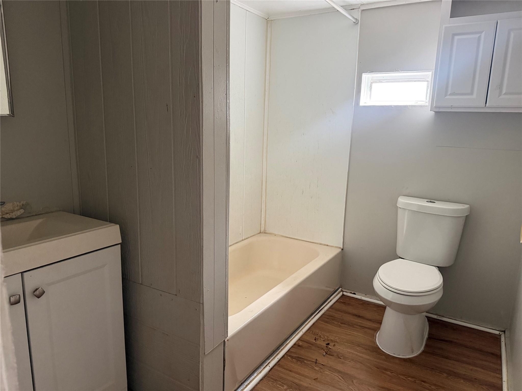 914 Queenswood - Photo 5