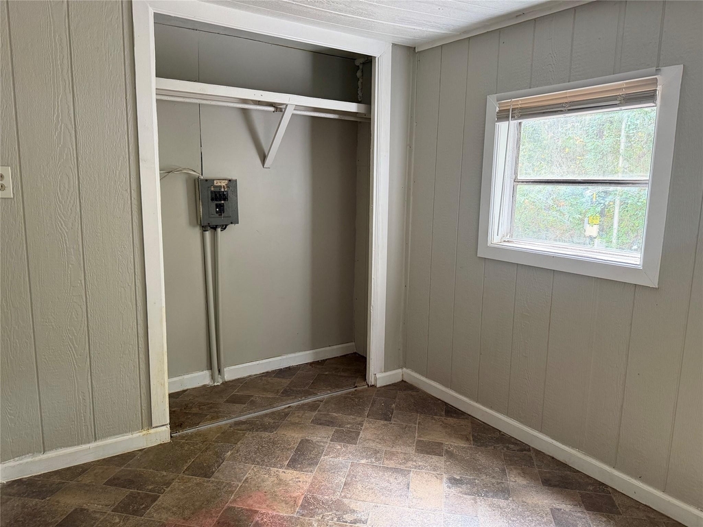 914 Queenswood - Photo 7
