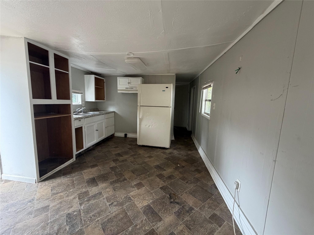 914 Queenswood - Photo 2
