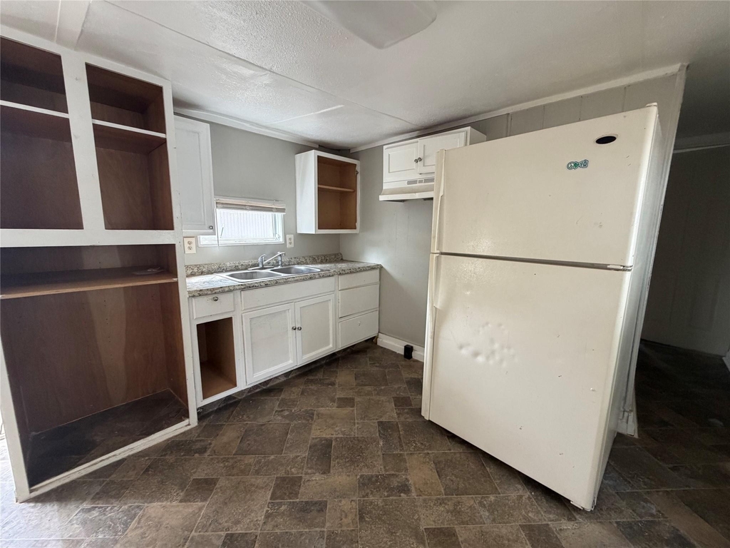 914 Queenswood - Photo 3