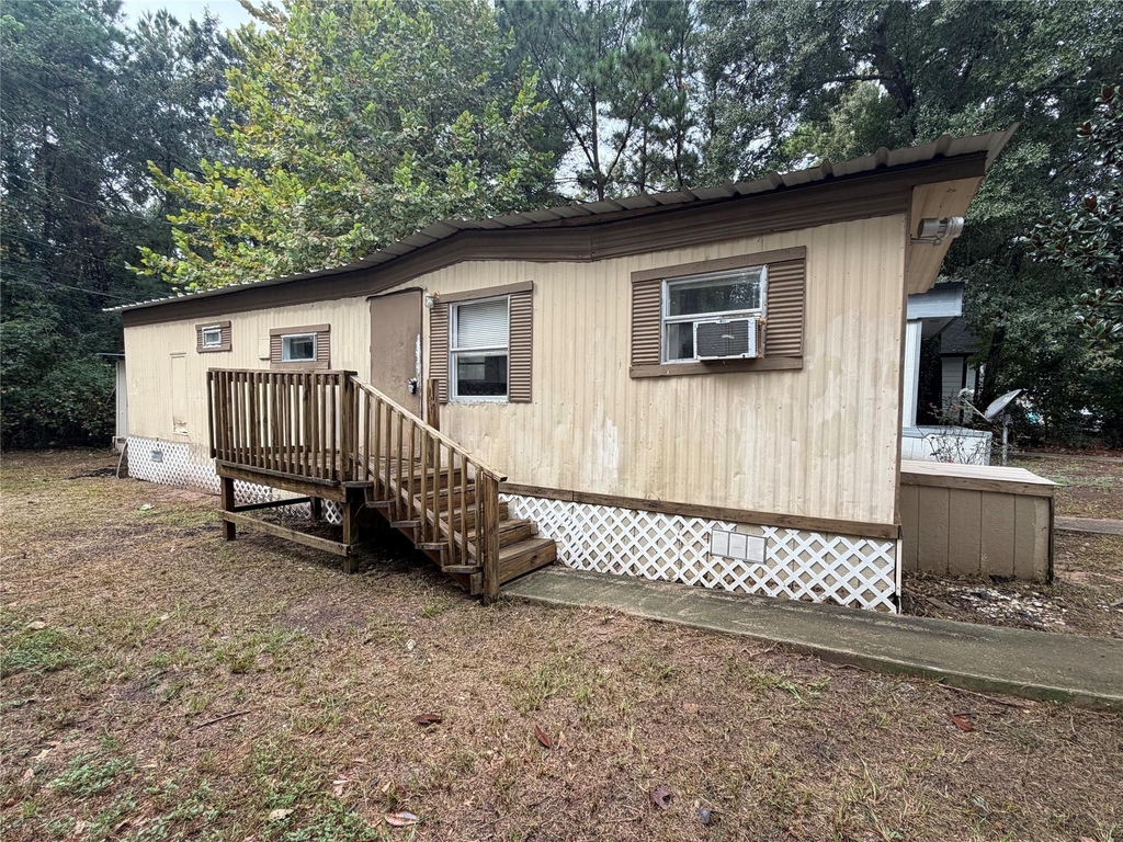 914 Queenswood - Photo 0