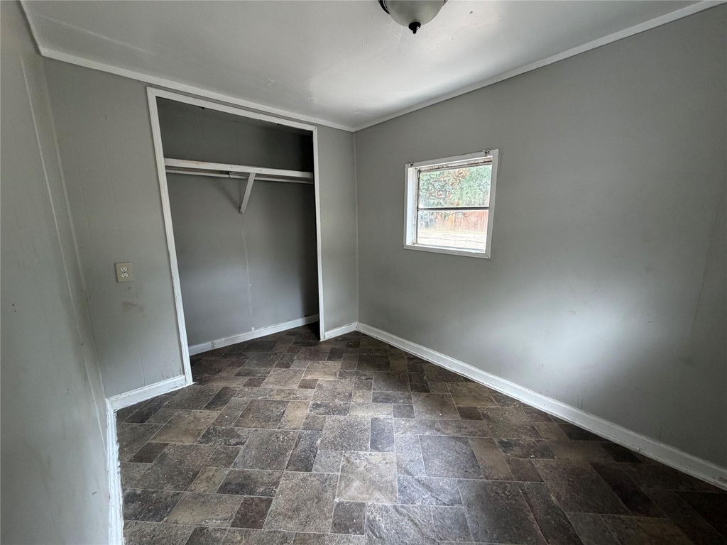 914 Queenswood - Photo 6