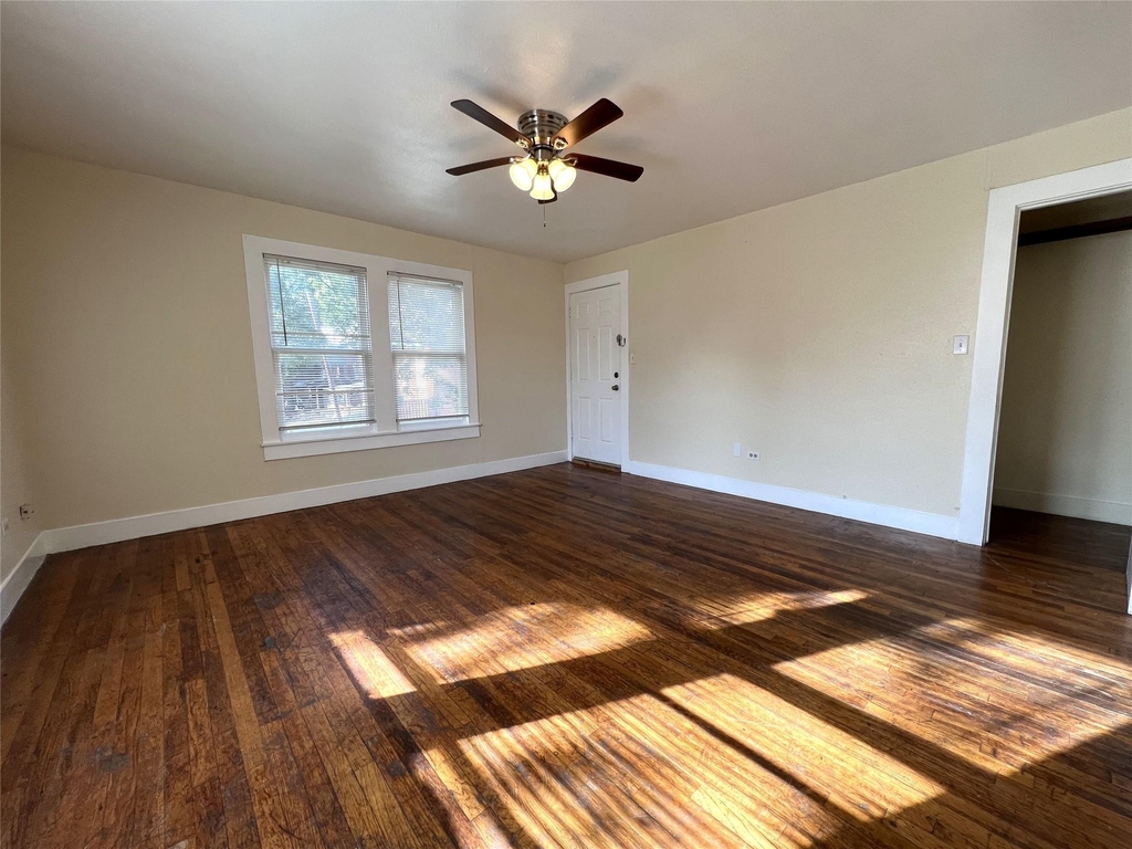 617 12th Street - Photo 4