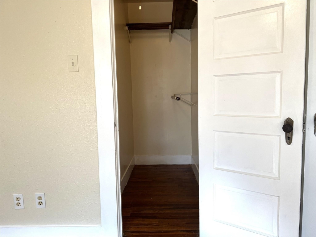 617 12th Street - Photo 8