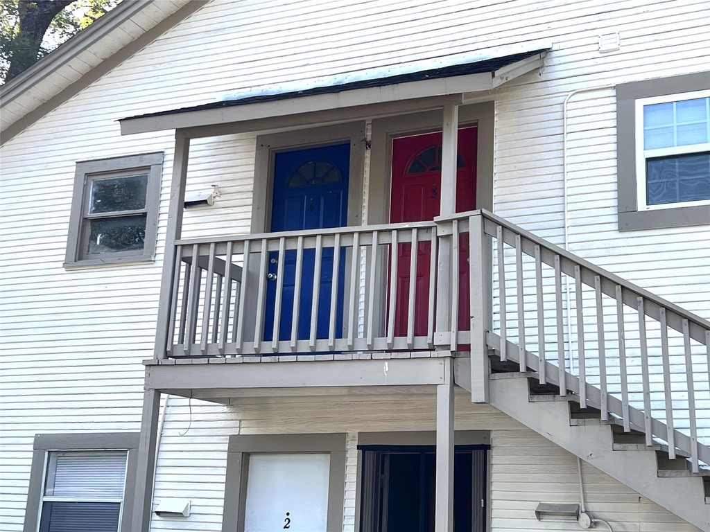 617 12th Street - Photo 2