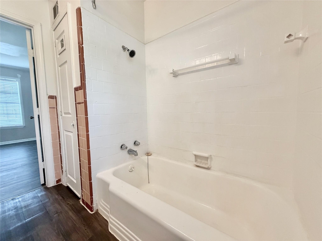 218 W 15th Street - Photo 12