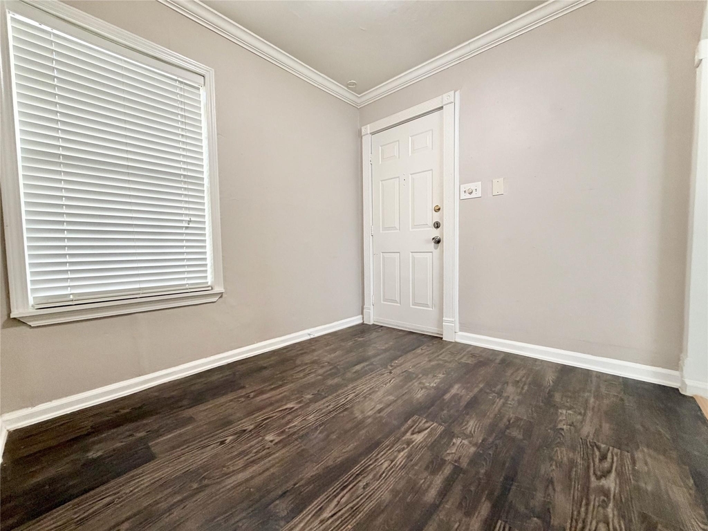 218 W 15th Street - Photo 3