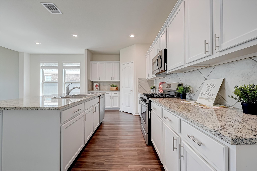 30822 Lake Spur Manor - Photo 18