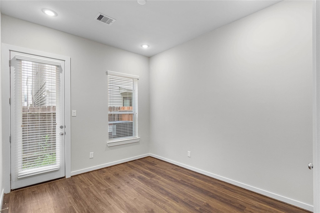 602 Thornton Road - Photo 4
