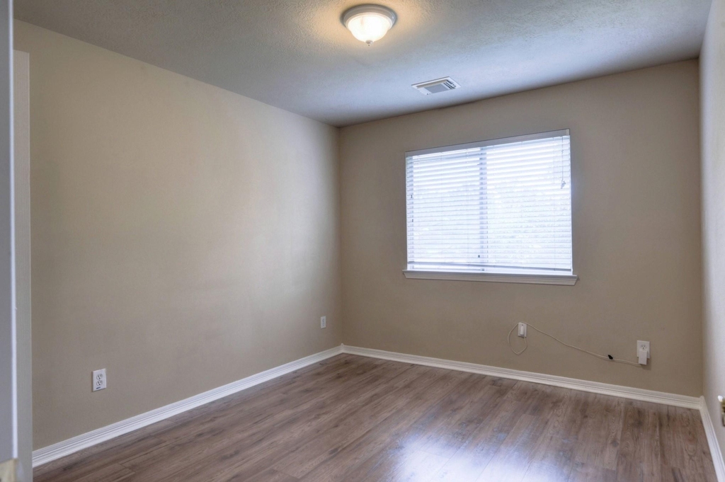 21803 Manor Court Drive - Photo 25