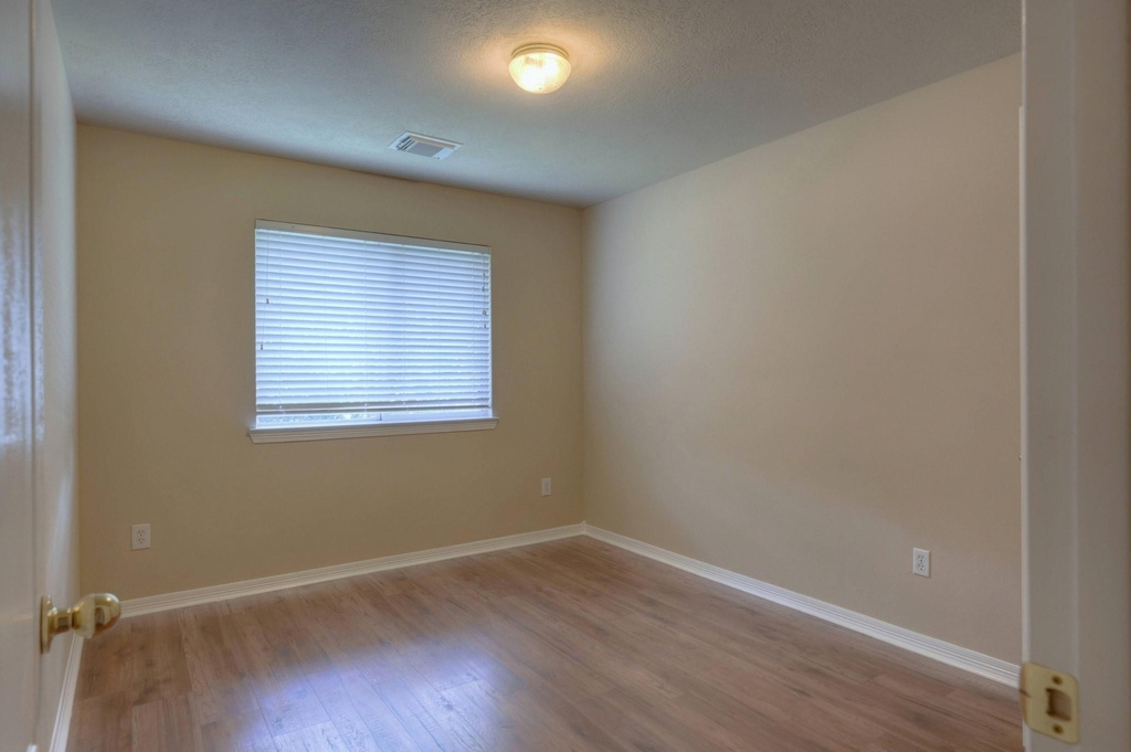 21803 Manor Court Drive - Photo 22