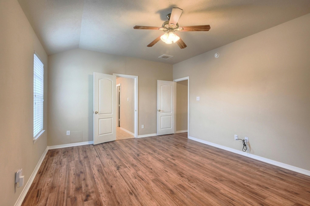 21803 Manor Court Drive - Photo 31
