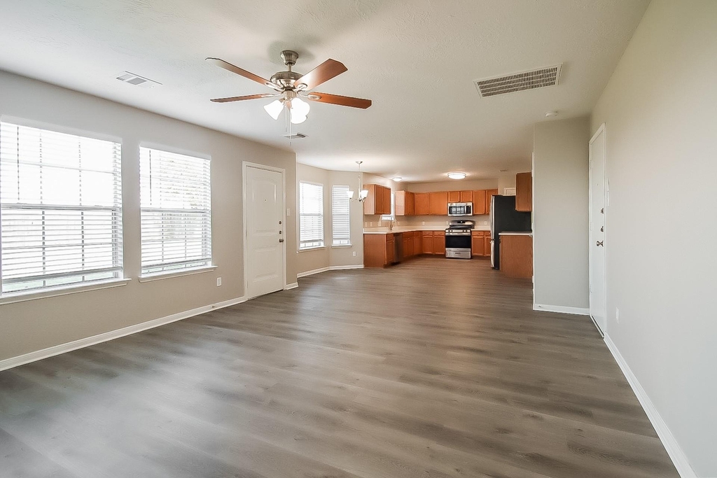 4805 E Parma Drive - Photo 2
