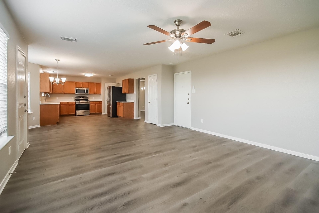 4805 E Parma Drive - Photo 3