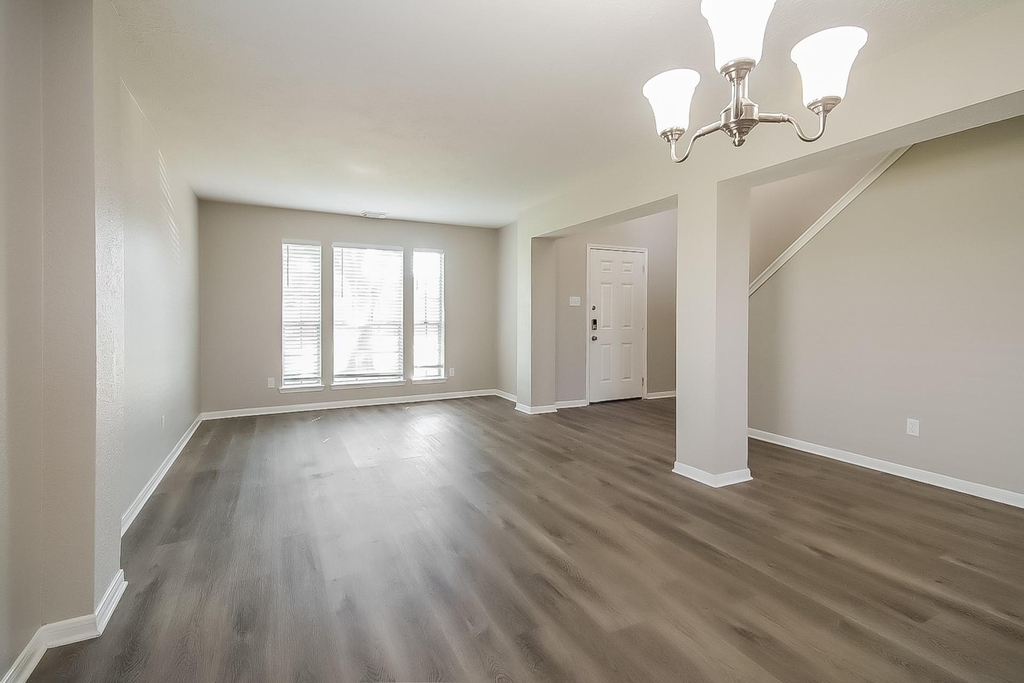 4805 E Parma Drive - Photo 5
