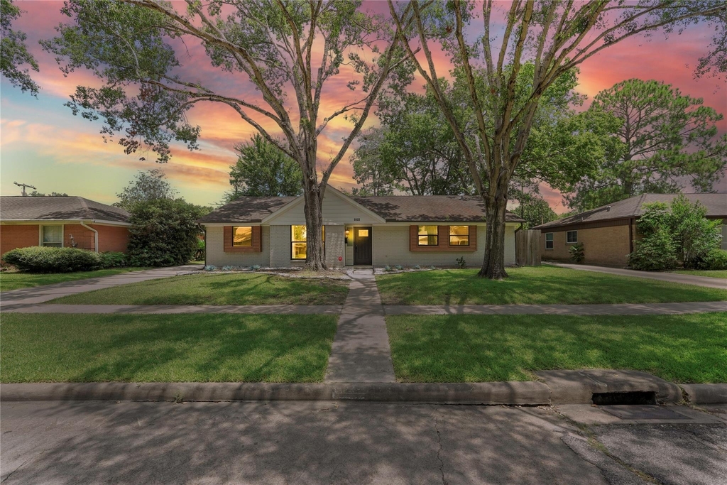 5522 Braesvalley Drive - Photo 1