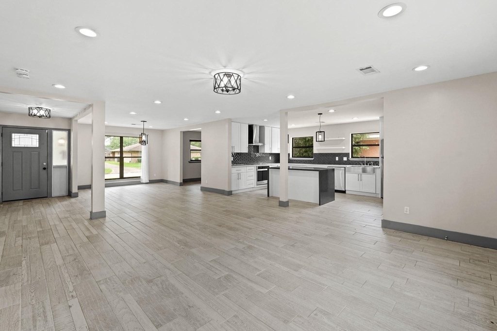 5522 Braesvalley Drive - Photo 4