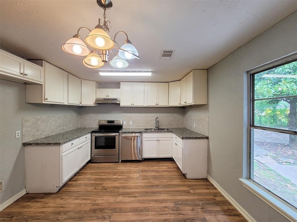 4914 Higgins Street - Photo 3