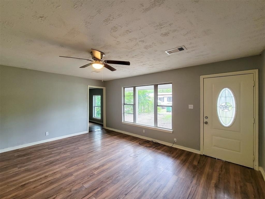4914 Higgins Street - Photo 1