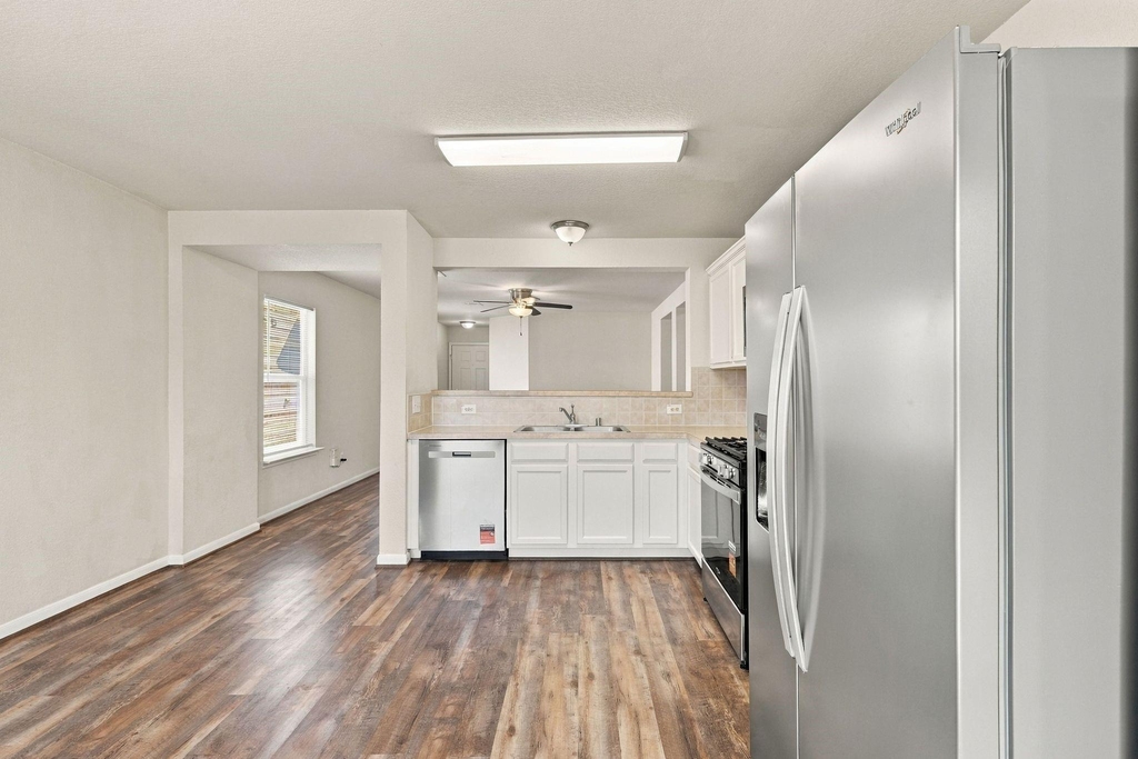 3006 Rustling Chestnut Street - Photo 15