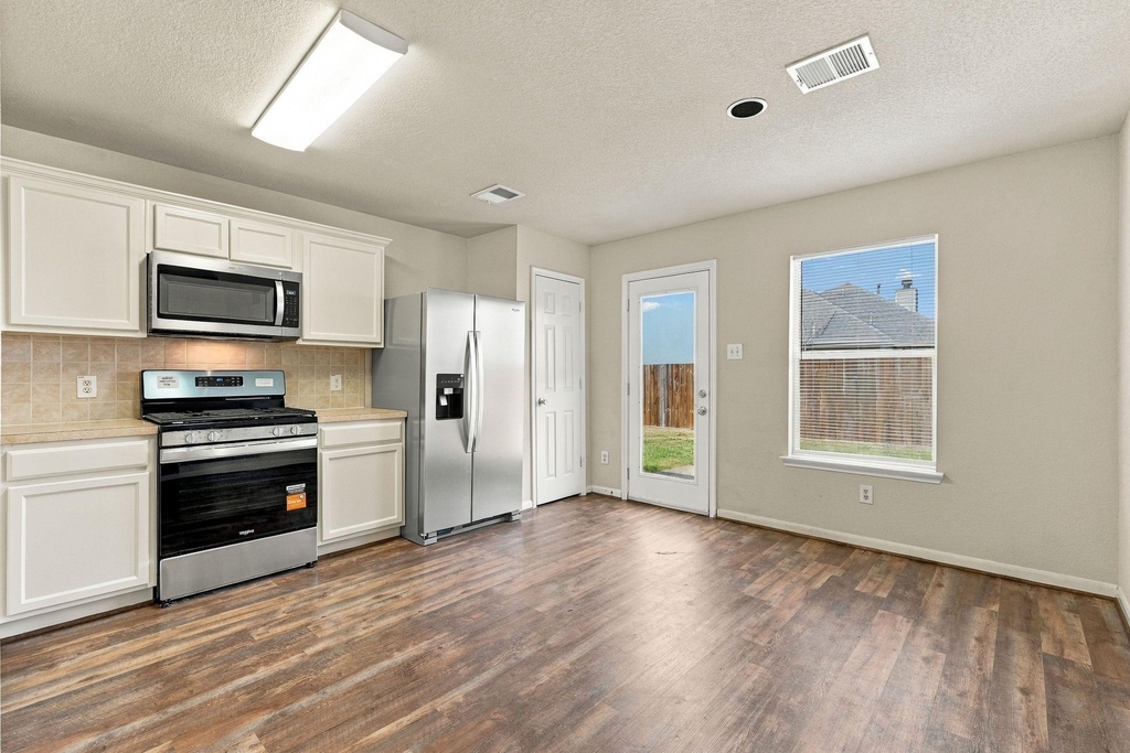 3006 Rustling Chestnut Street - Photo 16