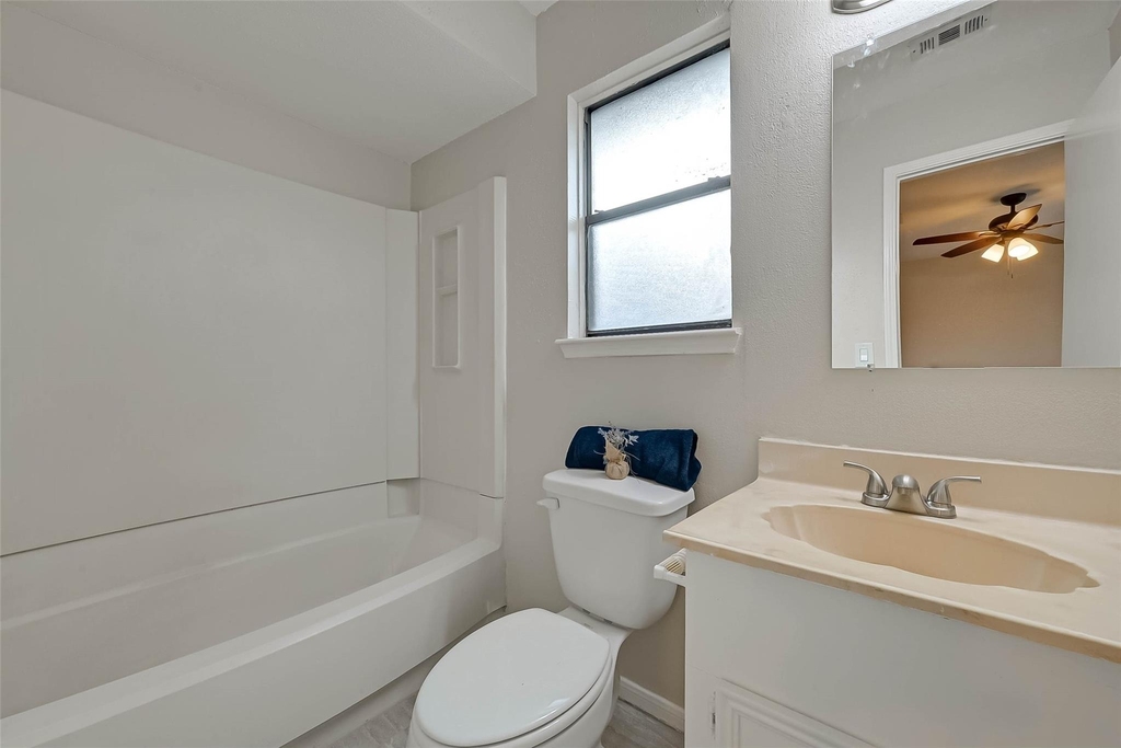 18726 Shannon Glen Lane - Photo 10