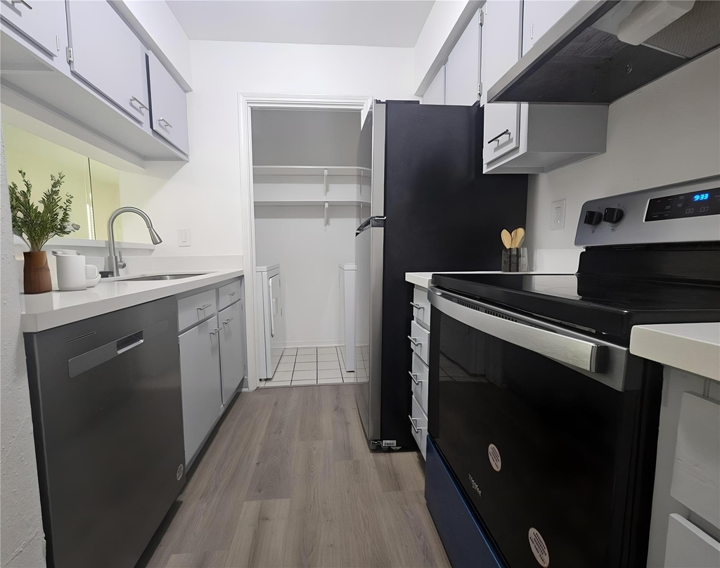 700 Thicket Lane - Photo 2