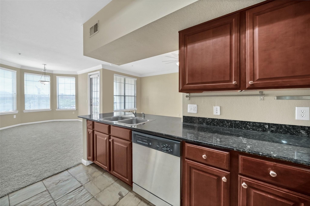 7575 Kirby Drive - Photo 9