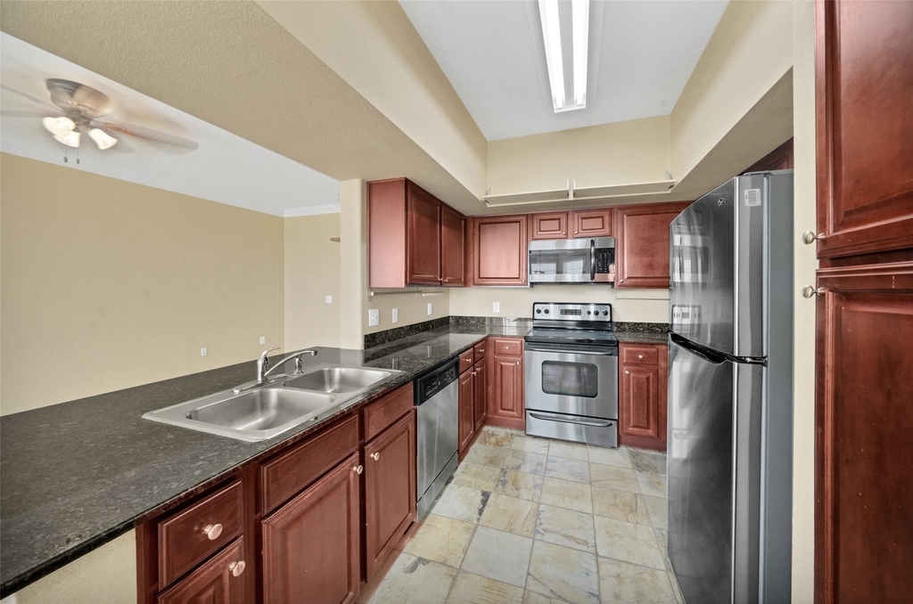 7575 Kirby Drive - Photo 7