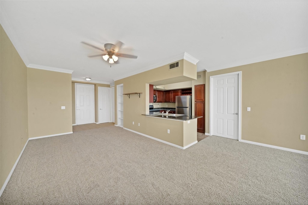 7575 Kirby Drive - Photo 5