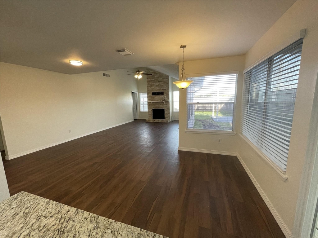 2915 Garden Lane - Photo 2