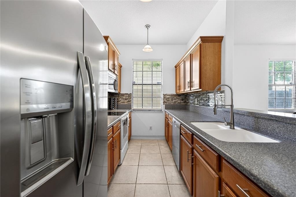 864 17th Ave N - Photo 10