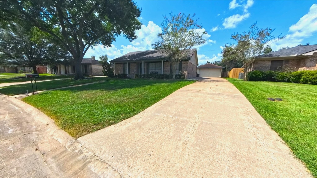 1115 Newport Boulevard - Photo 1