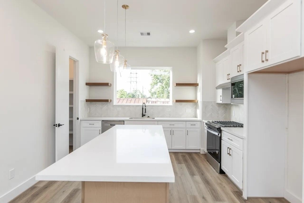 1611 Erin Street - Photo 9