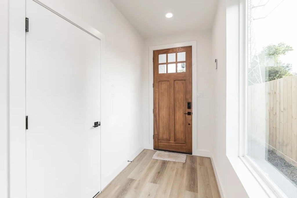 1611 Erin Street - Photo 6
