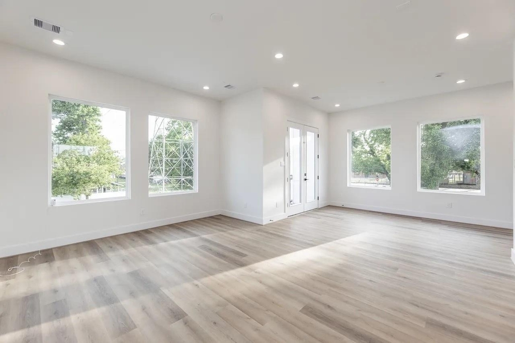 1611 Erin Street - Photo 10