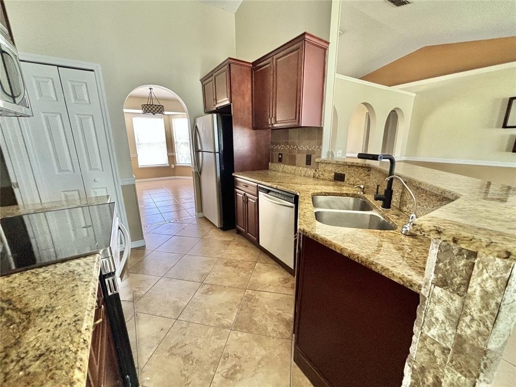 913 Nancy Court - Photo 7