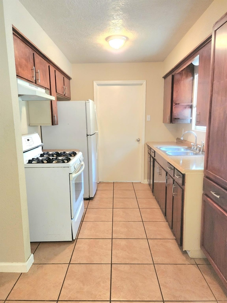 7721 Bigwood Street - Photo 2