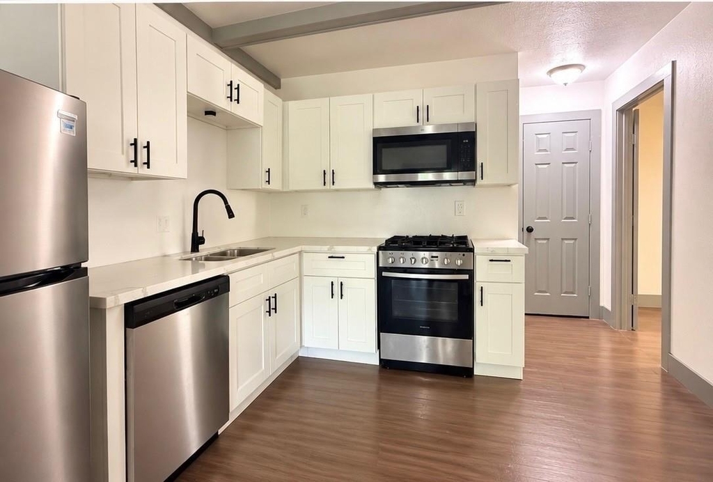 3415 Jackson Street - Photo 3