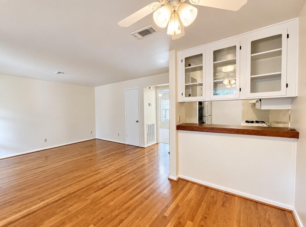 3420 Mount Vernon Street - Photo 1
